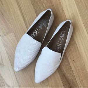 Calvin Klein — Elin Loafers White Snake EUC / 8